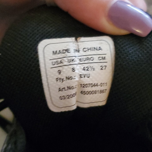 Mens size 9 Under Armor cleats - Picture 3 of 4